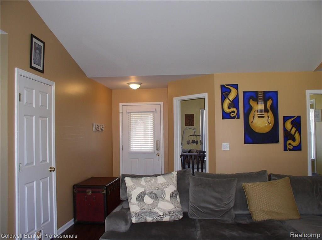 2396 North Road Fenton, MI 48430 - Photo 2 of 15 Gallery Image 2