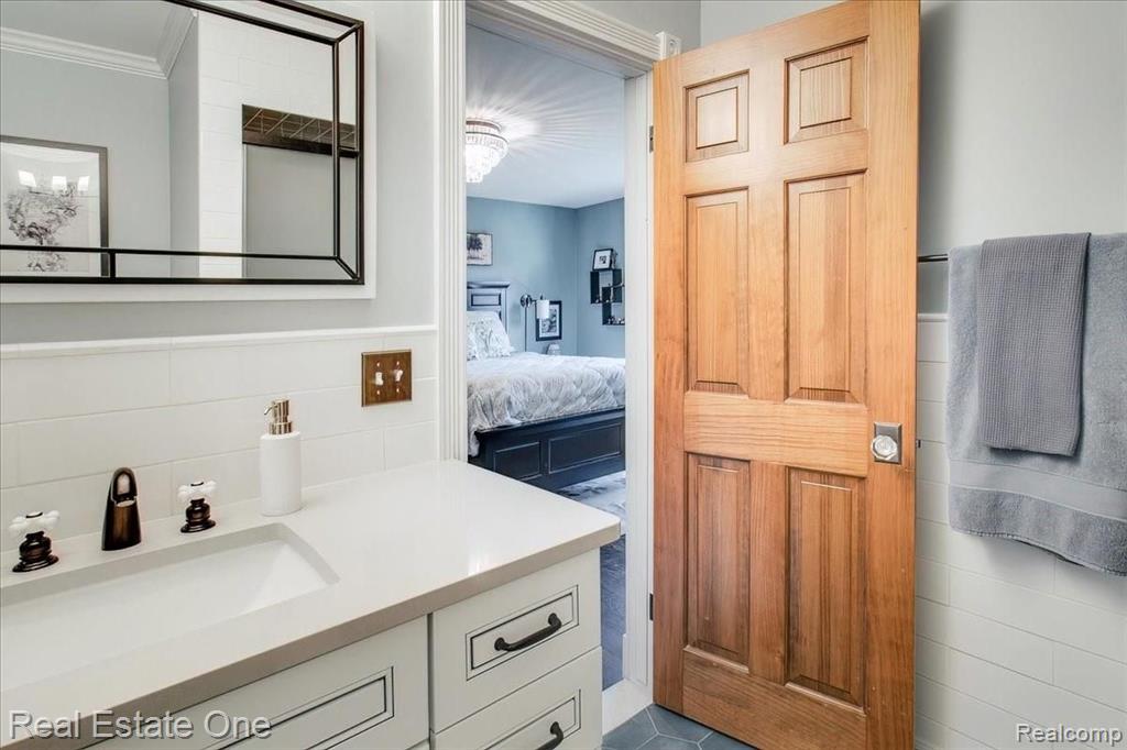 451 Lake Forest Road Rochester Hills, MI 48309 - Photo 44 of 97