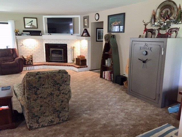 186 Sallsten Road Grants Pass, OR 97527 - Photo 15 of 34 Another view of the living room.