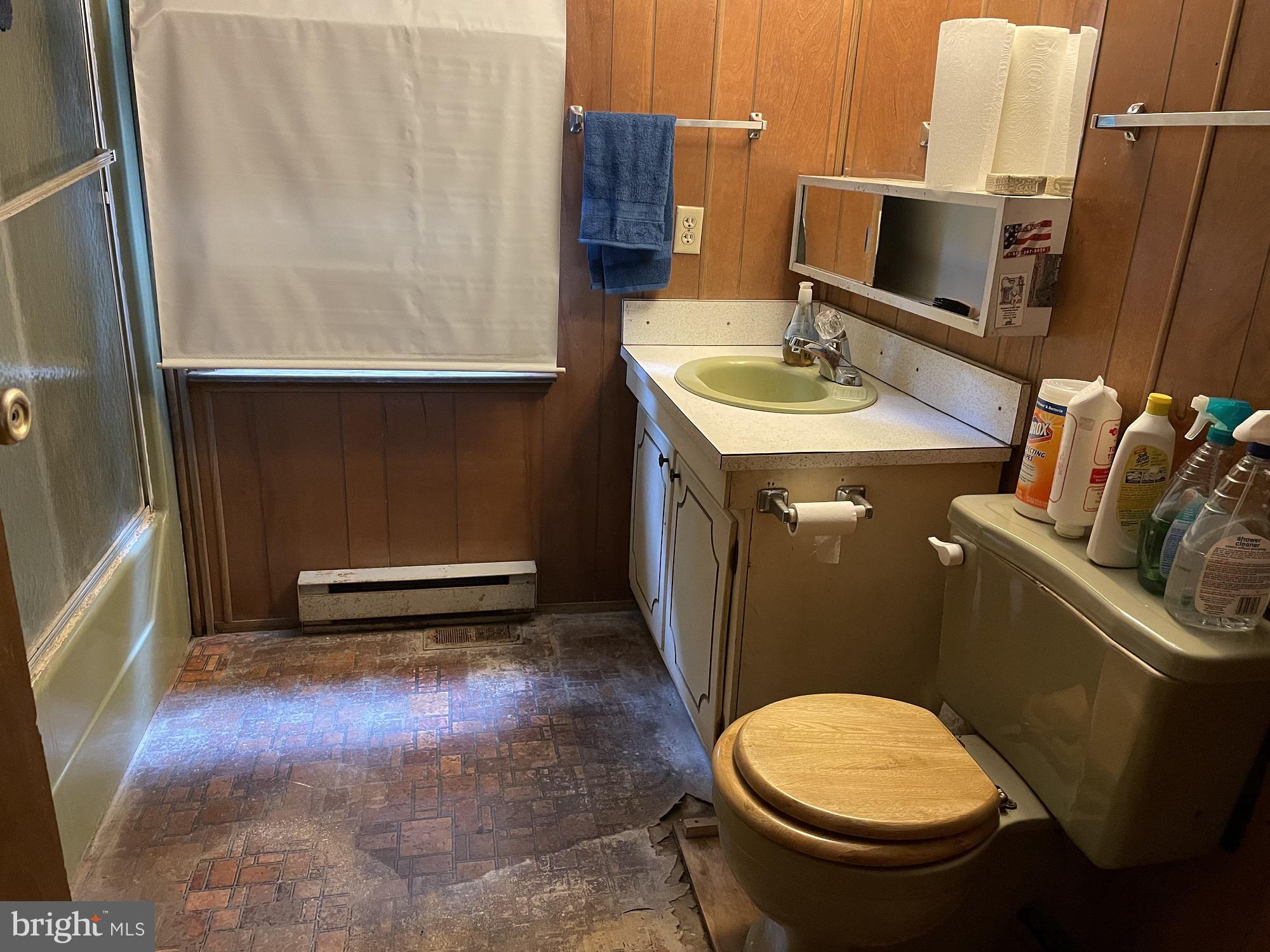 12348 Purcell Manassas, VA 20112 - Photo 9 of 12 Bath