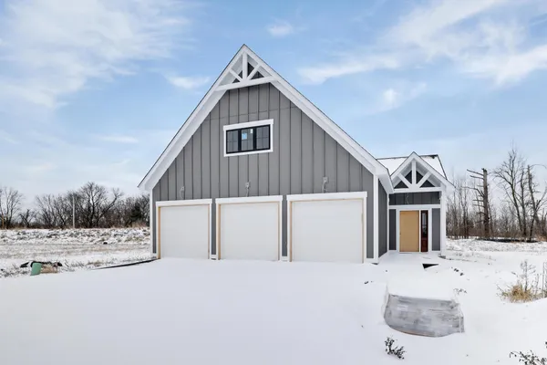 $425,000 | 31710 Madison Road, Lindstrom, MN 55045