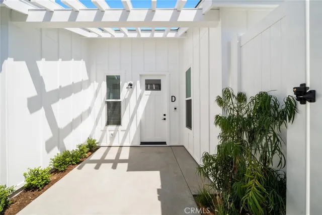 $4,495 | 243 East 20th Street, Unit D, Costa Mesa, CA 92627