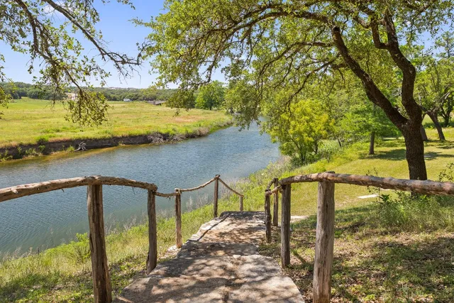 $825,000 | 227 Bridge Water Loop, Dripping Springs, TX 78620
