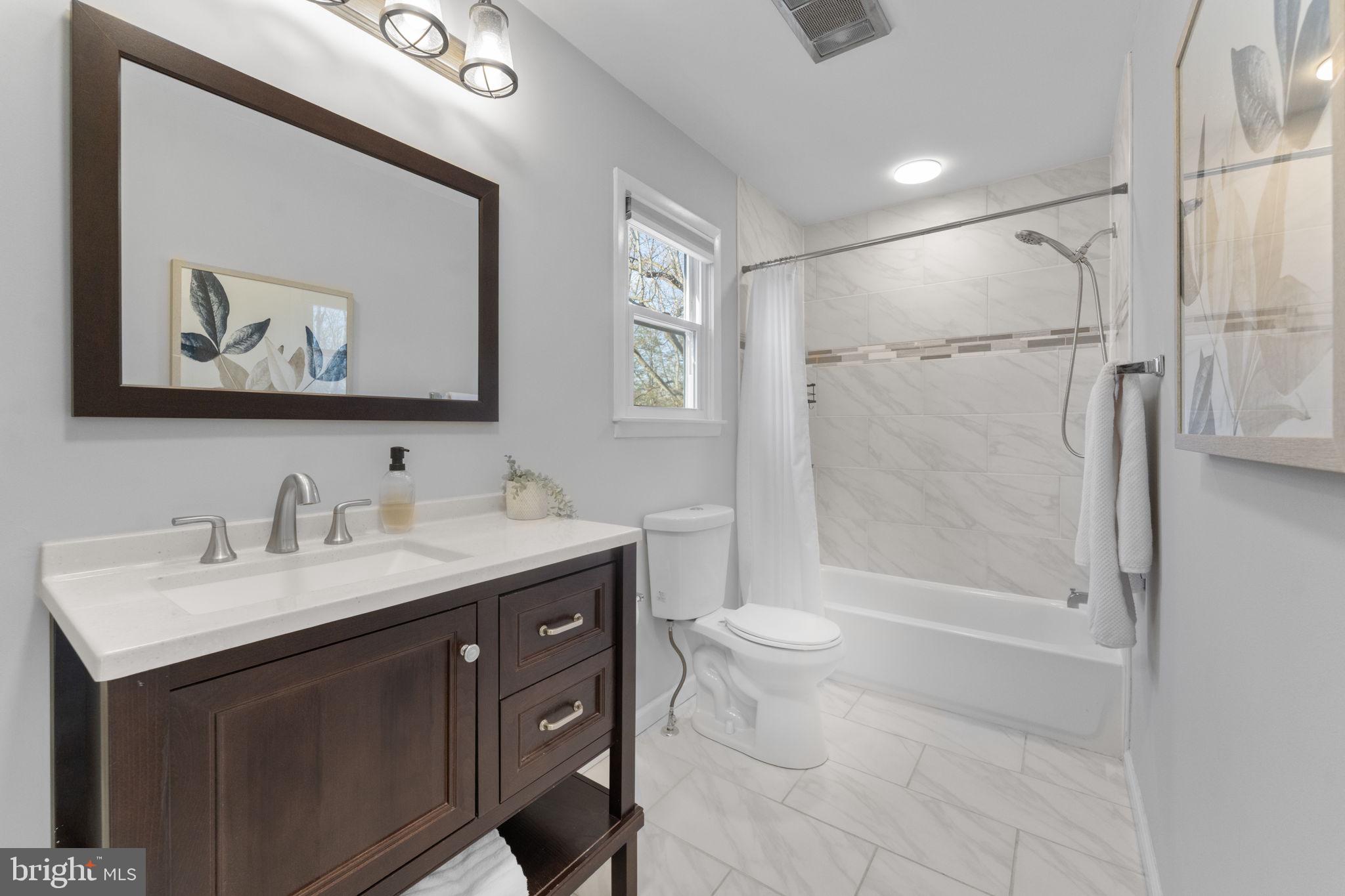 876 Shore Acres Road Arnold, MD 21012 - Photo 17 of 45 Upper level bathroom