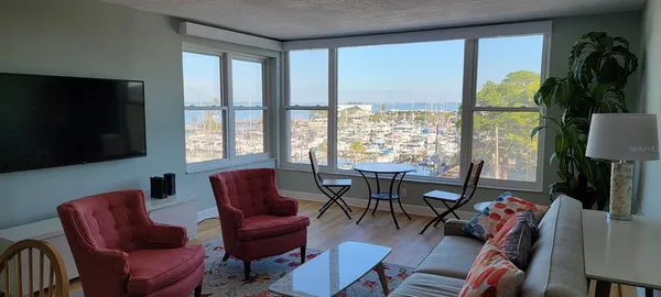 $2,300 | 632 Edgewater Drive, Unit 537, Dunedin, FL 34698