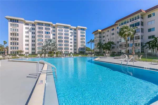 $2,300 | 632 Edgewater Drive, Unit 537, Dunedin, FL 34698