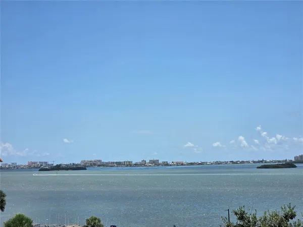 $2,300 | 632 Edgewater Drive, Unit 537, Dunedin, FL 34698