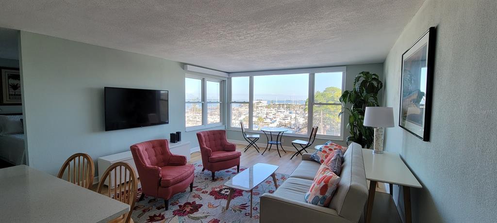 632 Edgewater Drive, Unit 537 Dunedin, FL 34698 - Photo 5 of 28 a living room with furniture and a flat screen tv