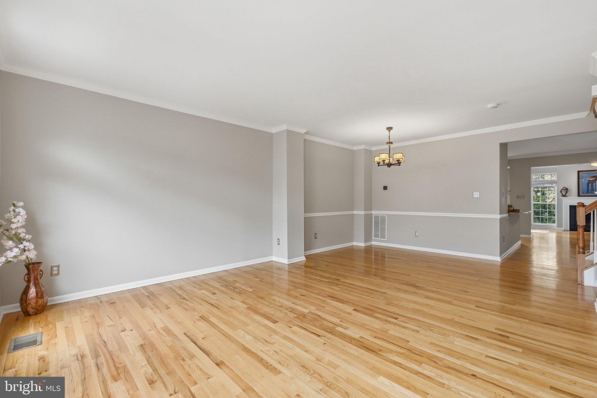 1986 Logan Manor Drive Reston, VA 20190 - Photo 10 of 36 Large Light Living Room