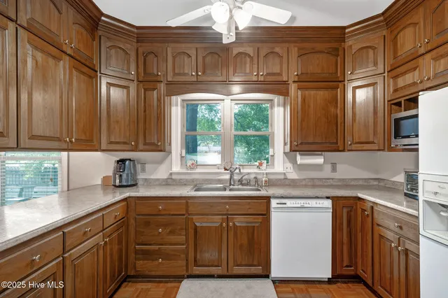 $399,999 | 518 Forest Lane, Wallace, NC 28466