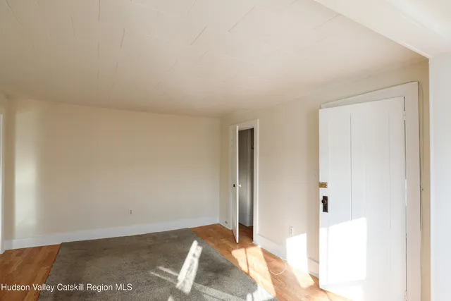 $1,500 | 180 Broadway, Unit C, Port Ewen, NY 12466