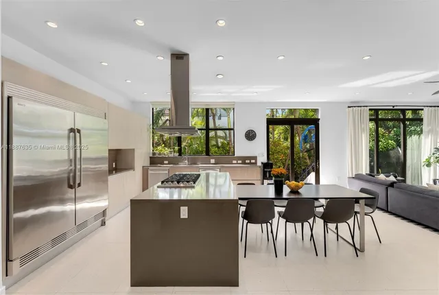 $8,950,000 | 330 Caribbean Road, Key Biscayne, FL 33149