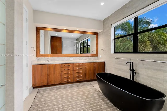 $8,950,000 | 330 Caribbean Road, Key Biscayne, FL 33149