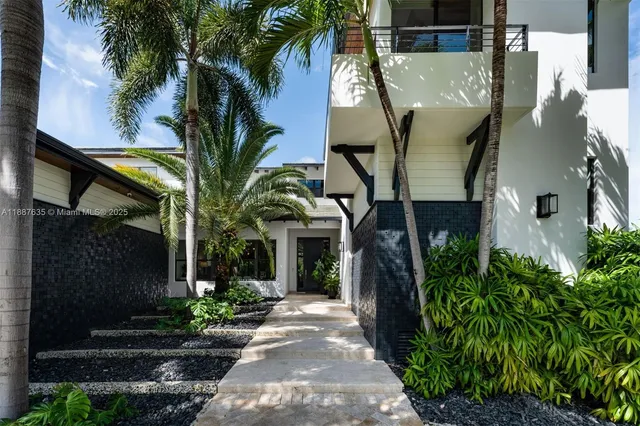 $8,950,000 | 330 Caribbean Road, Key Biscayne, FL 33149