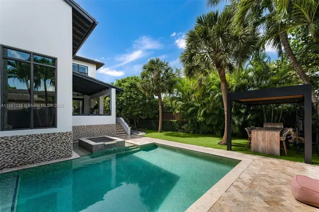 $8,950,000 | 330 Caribbean Road, Key Biscayne, FL 33149