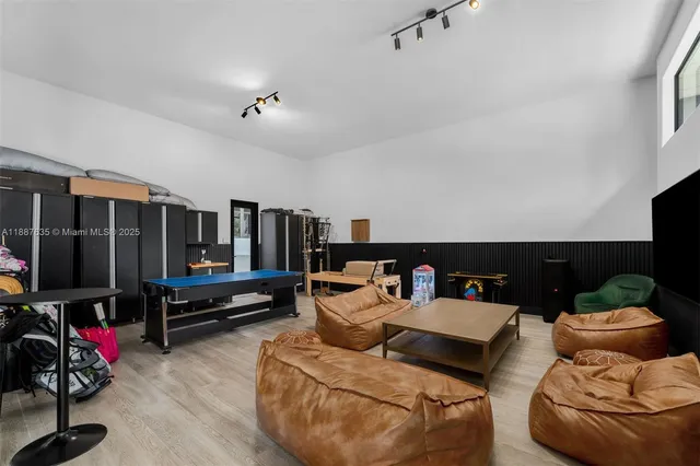 $8,950,000 | 330 Caribbean Road, Key Biscayne, FL 33149