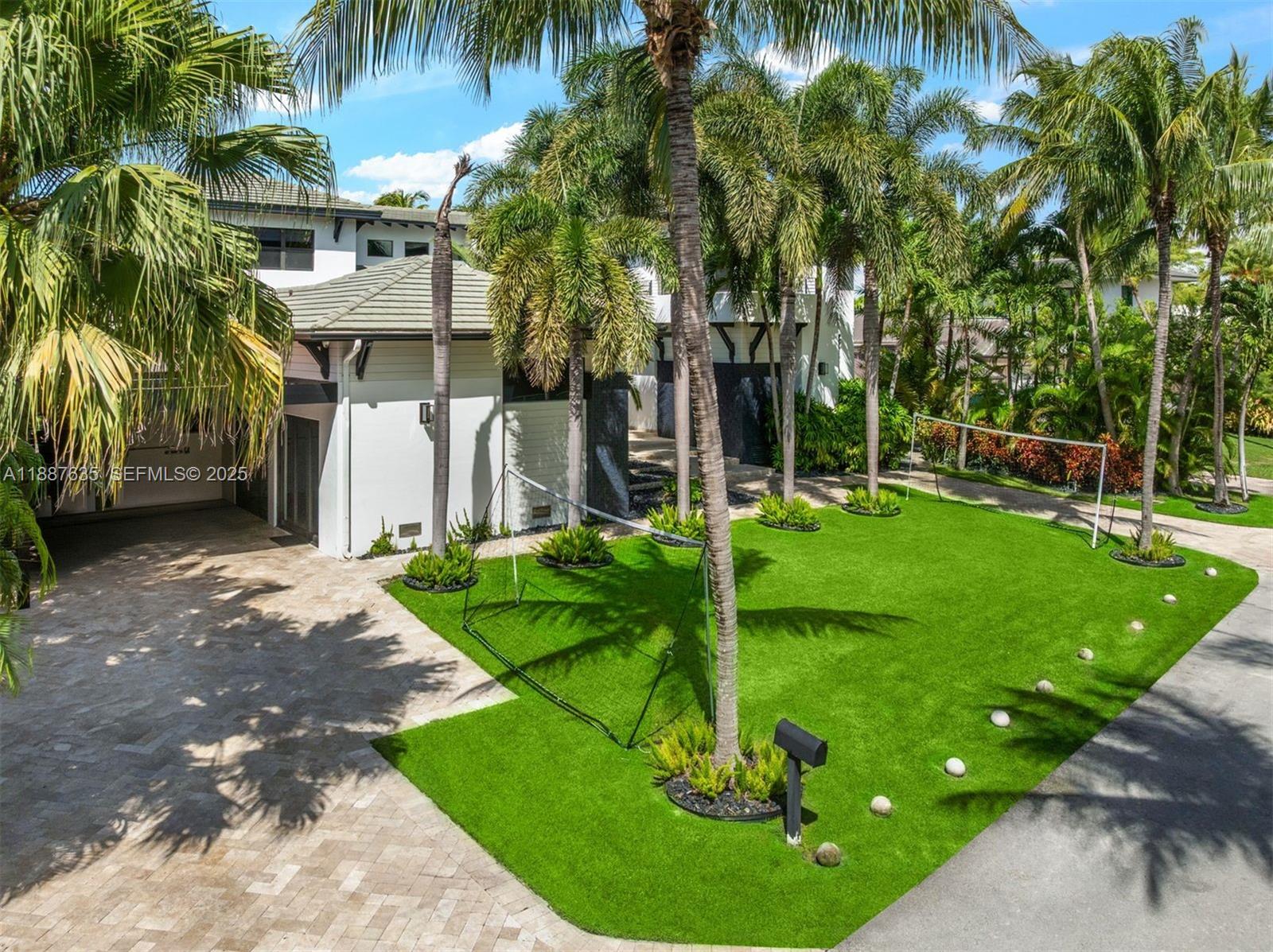 330 Caribbean Road Key Biscayne, FL 33149 - Photo 46 of 46 a view of a backyard with a fountain