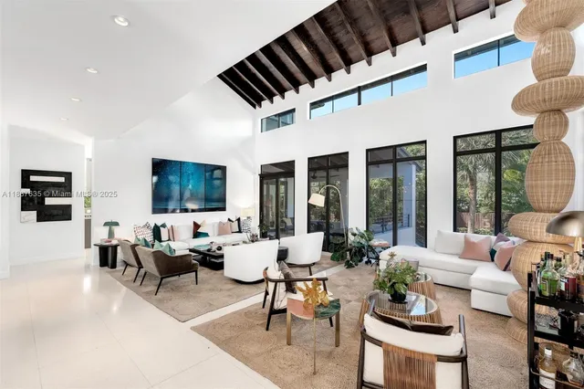 $8,950,000 | 330 Caribbean Road, Key Biscayne, FL 33149