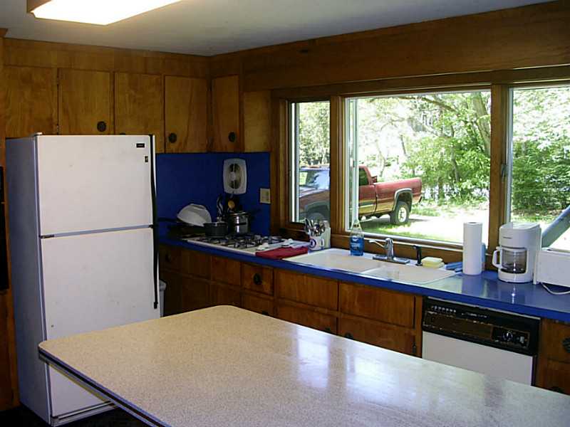 Kitchen. Much natural light in the kitchen