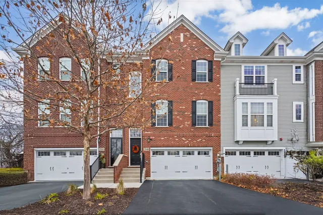$475,000 | 2548 Huntleigh Lane, Downers Grove, IL 60517