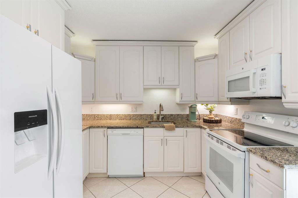 1850 Southeast 7th Street Pompano Beach, FL 33060 - Photo 12 of 30