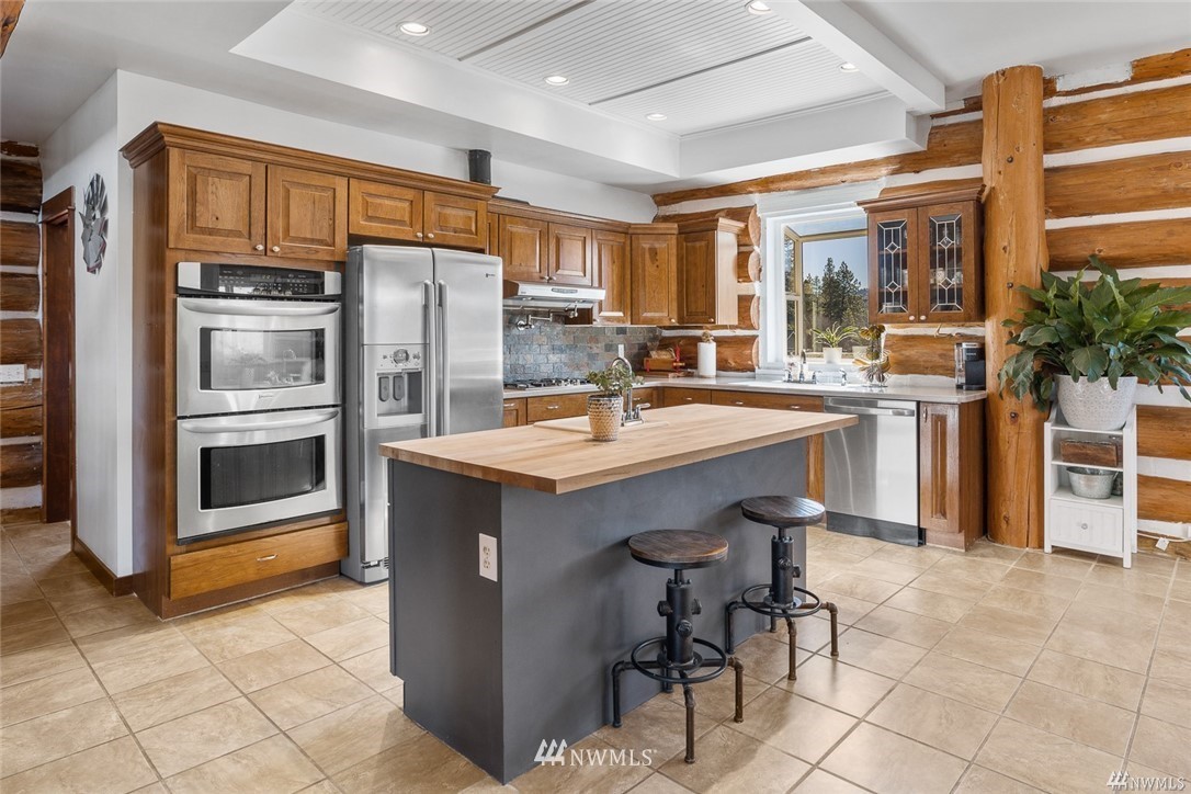 170 Quail Valley Road Cle Elum, WA 98922 - Photo 12 of 40 a kitchen with stainless steel appliances a refrigerator and a sink