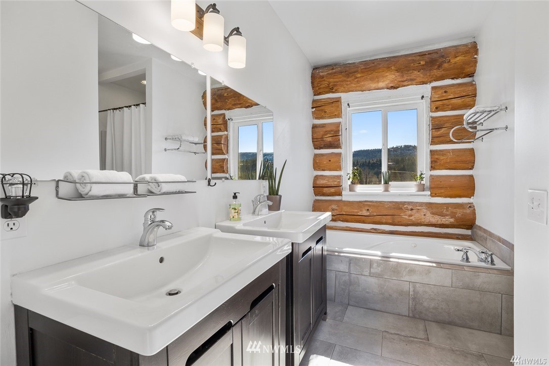 170 Quail Valley Road Cle Elum, WA 98922 - Photo 26 of 40 a bathroom with a sink and a mirror