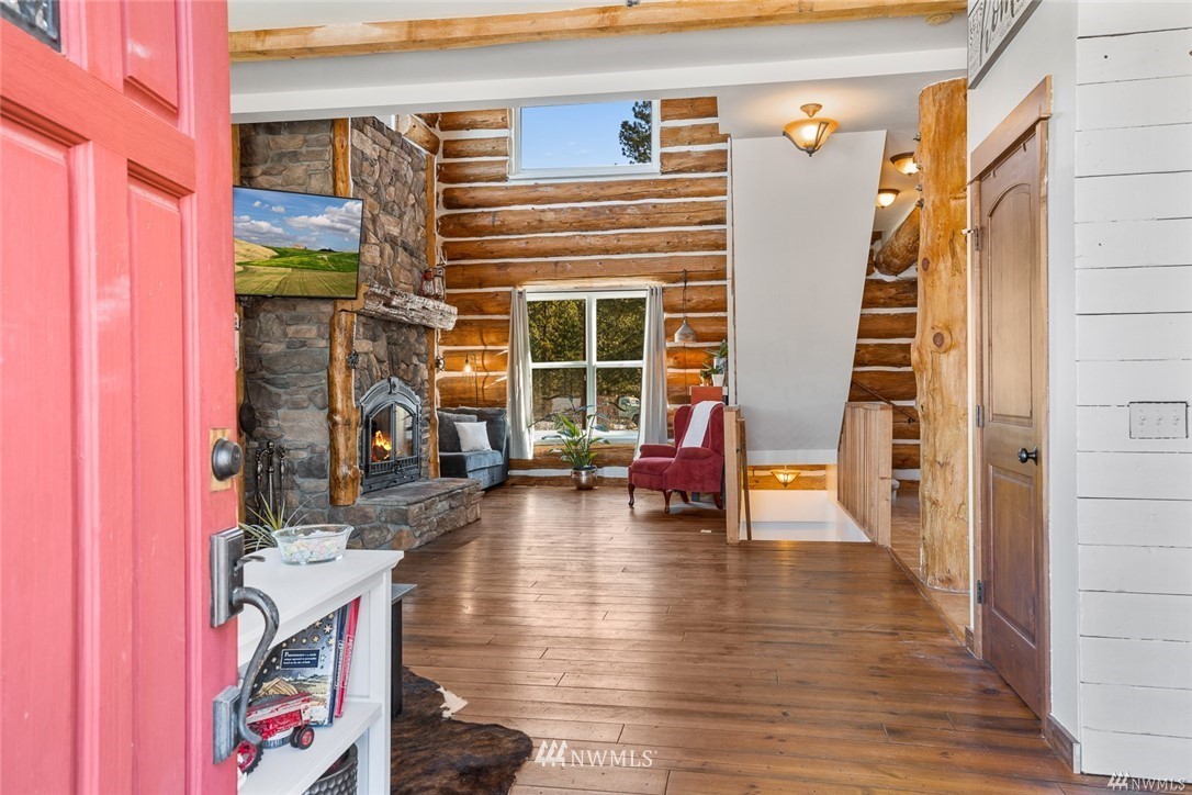 170 Quail Valley Road Cle Elum, WA 98922 - Photo 3 of 40 a living room with furniture and a fireplace