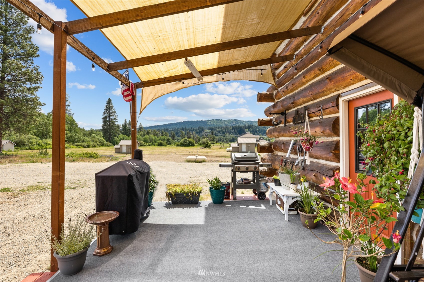 170 Quail Valley Road Cle Elum, WA 98922 - Photo 32 of 40 a view of a patio with a table chairs and a patio