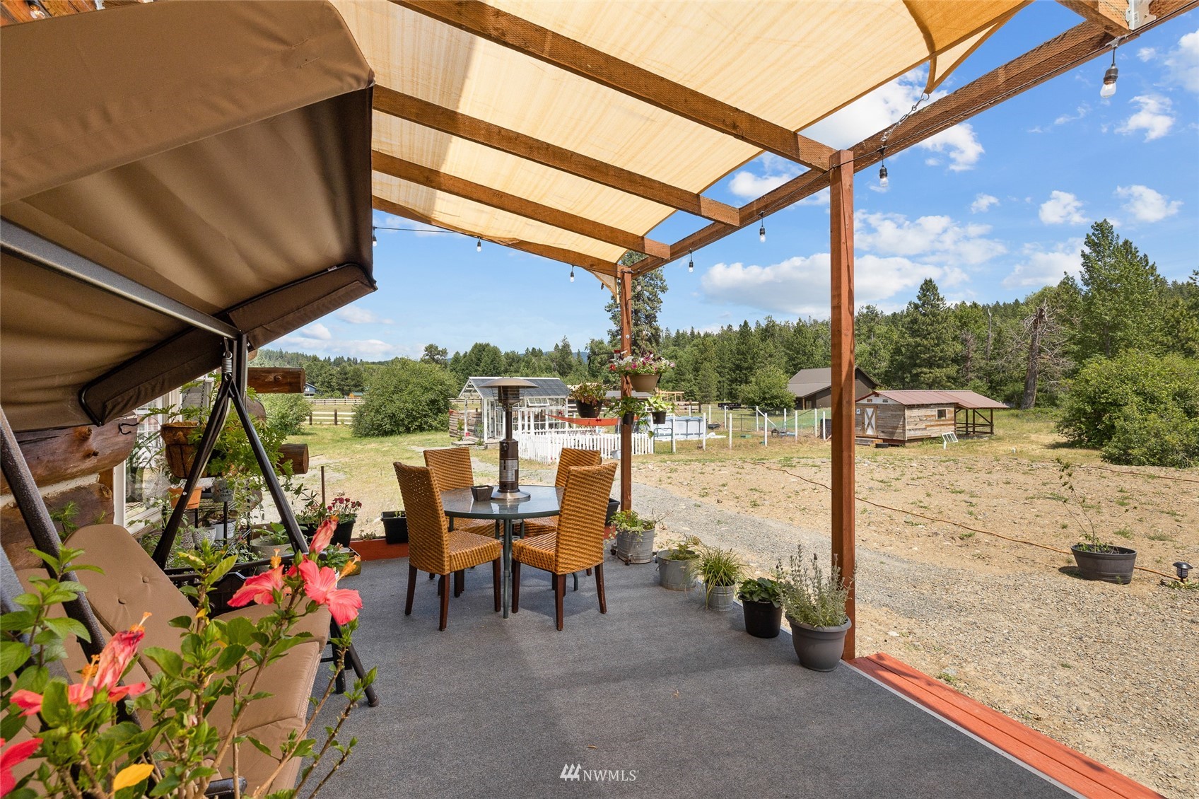 170 Quail Valley Road Cle Elum, WA 98922 - Photo 33 of 40 a view of a patio with a table and chairs