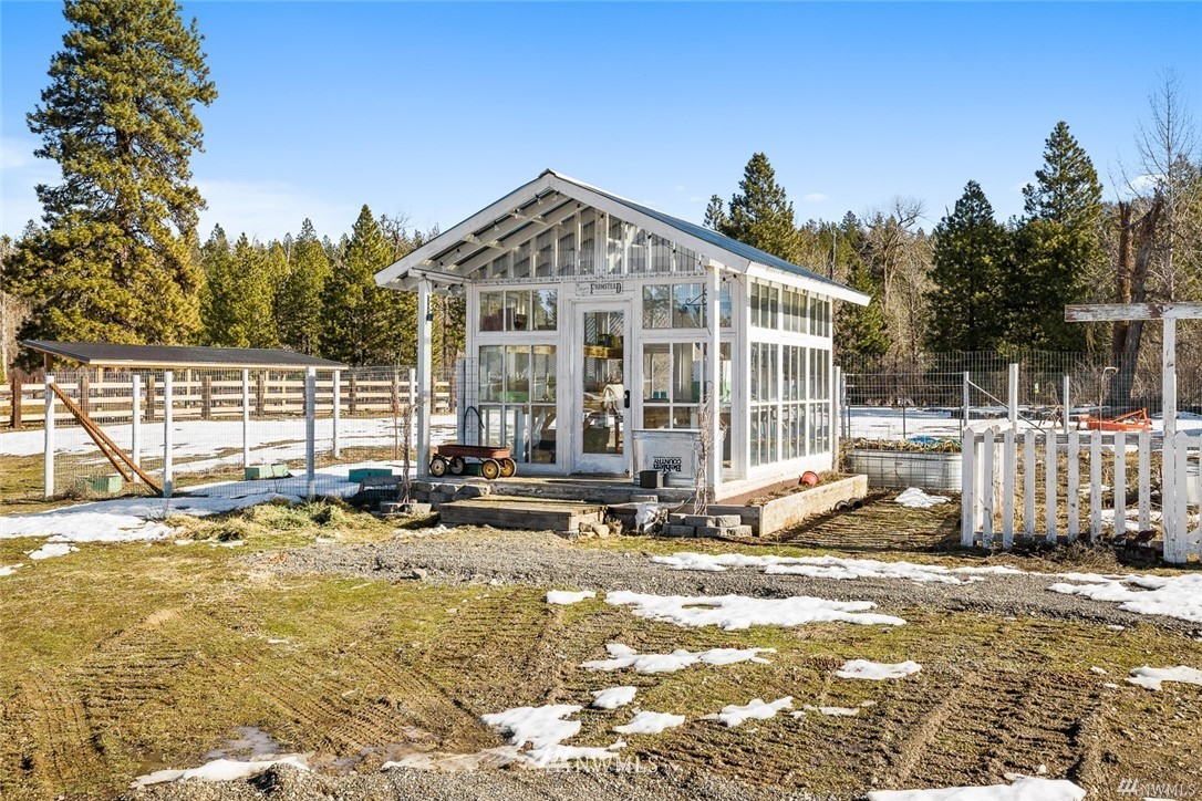 170 Quail Valley Road Cle Elum, WA 98922 - Photo 34 of 40 a view of a house with backyard
