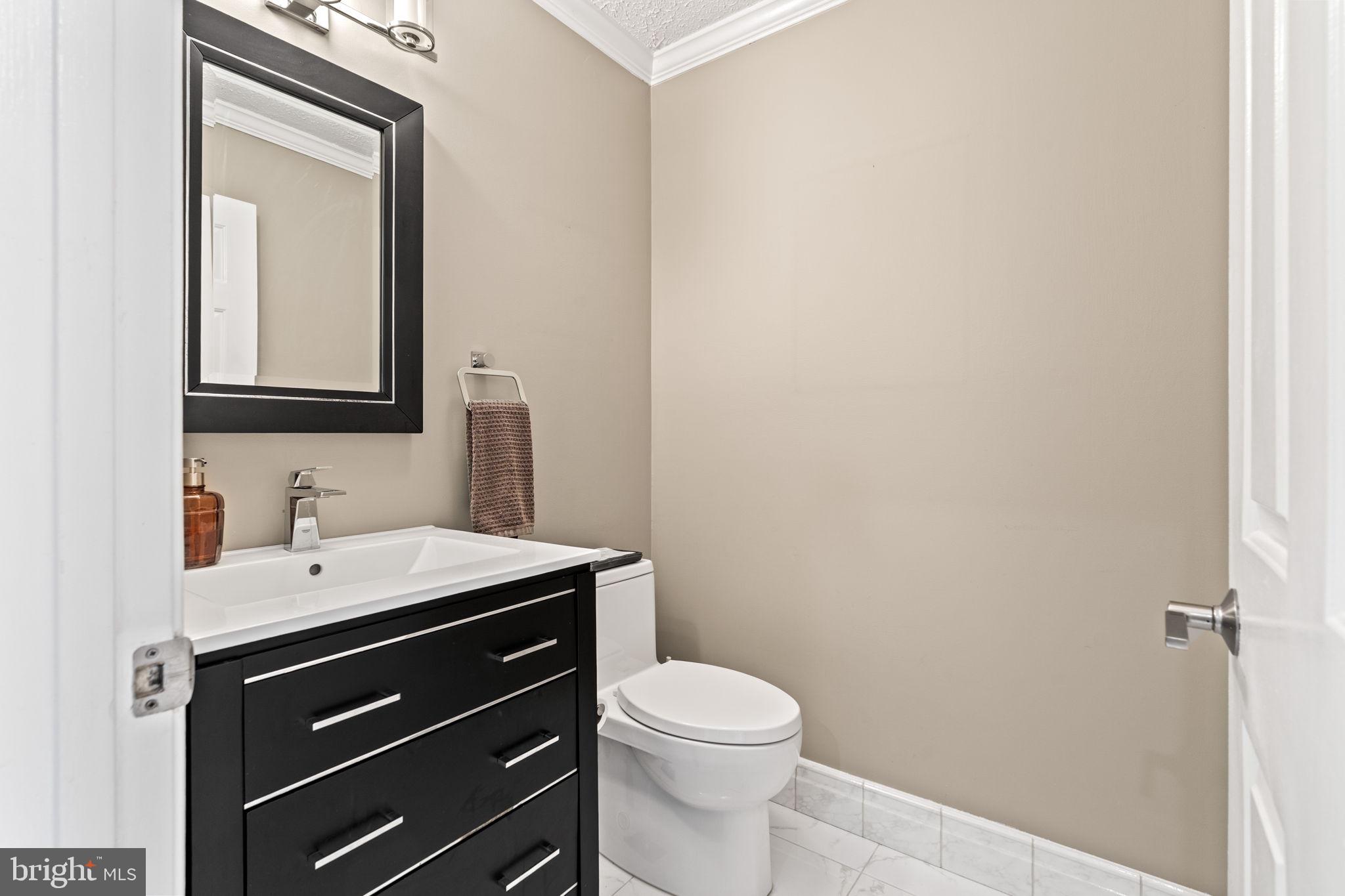 1901 Buckthorn Lane Reston, VA 20191 - Photo 13 of 50 2 nd Bath