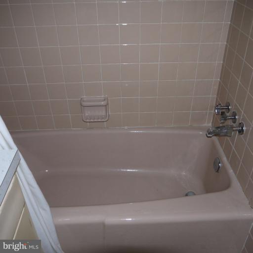 6764 Baron Road McLean, VA 22101 - Photo 16 of 19 Bath