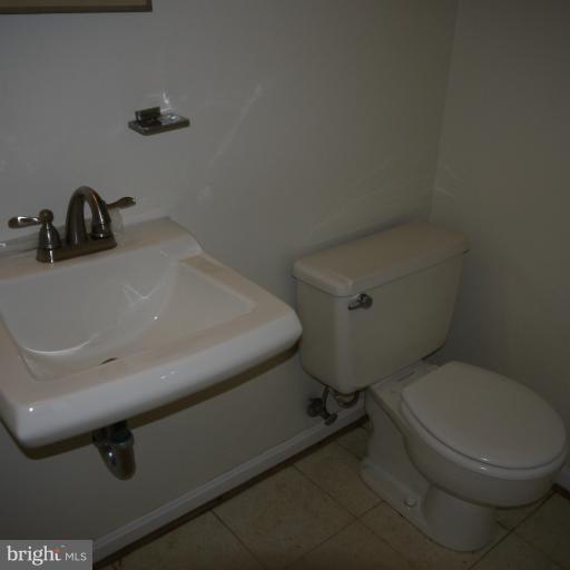 6764 Baron Road McLean, VA 22101 - Photo 4 of 19 Bath
