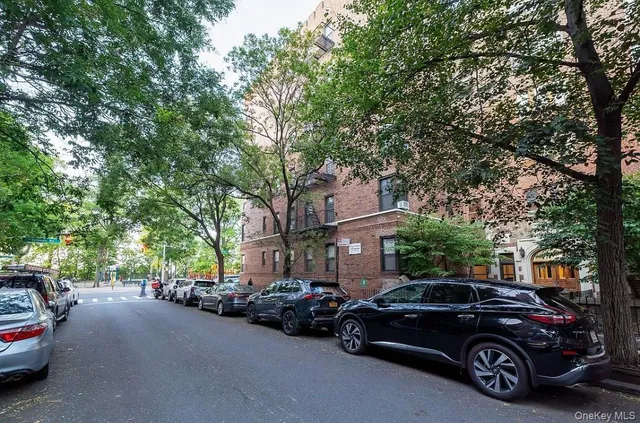 $739,000 | 41-09 41st Street, Unit 1D | Sunnyside