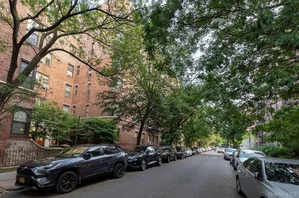 $689,000 | 41-09 41st Street, Unit 1D | Sunnyside