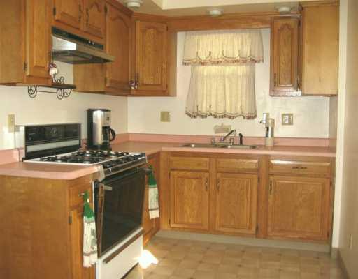 155 College Avenue McKees Rocks, PA 15136 - Photo 4 of 8 Kitchen.