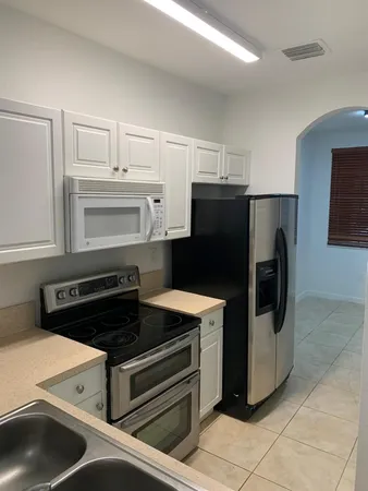 $2,000 | 3390 Northeast 13th Cir Drive, Unit 104, Homestead, FL 33033