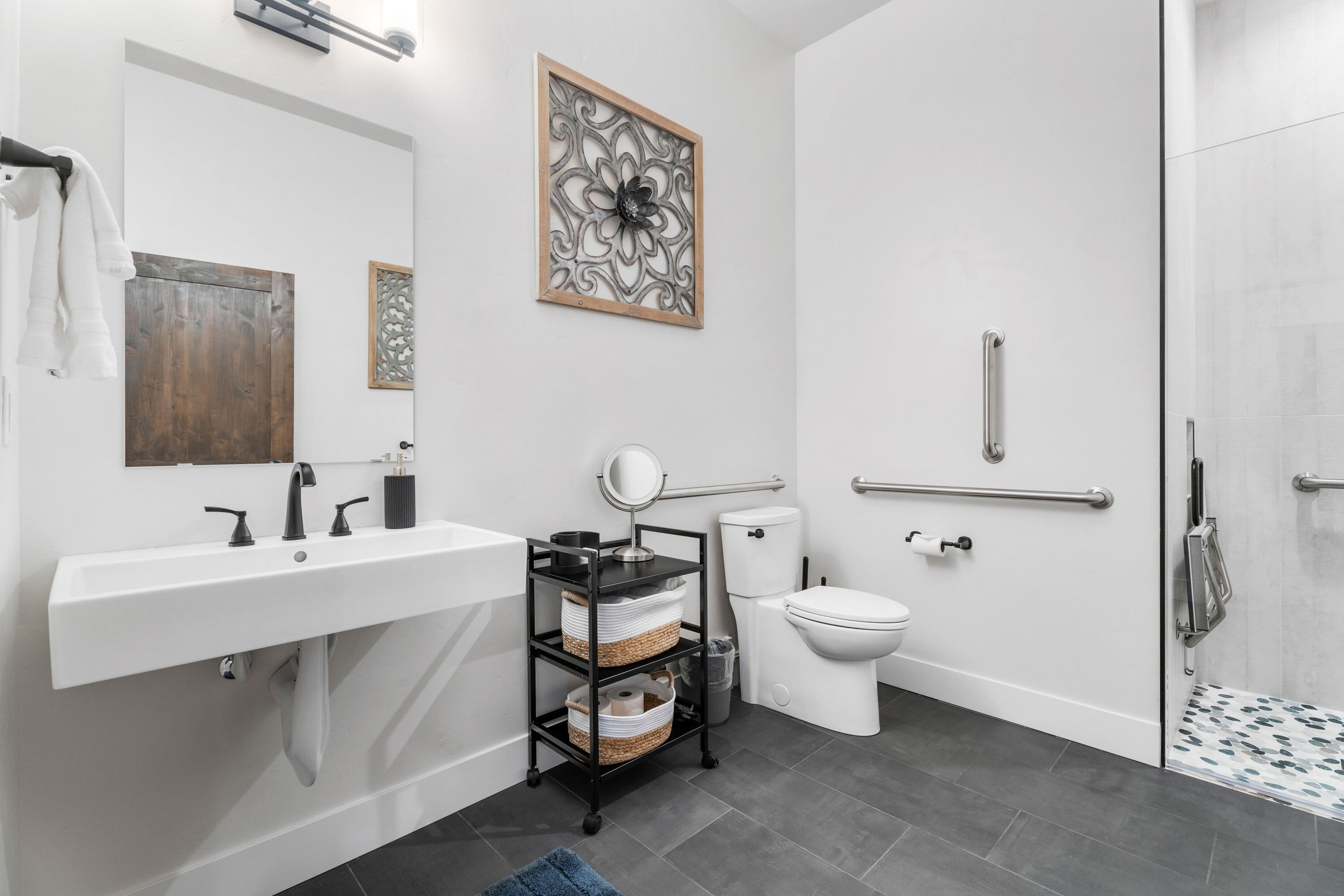18160 Forestbrook Loop Bend, Unit 5 Bend, OR 97707 - Photo 28 of 37 Studio Bath