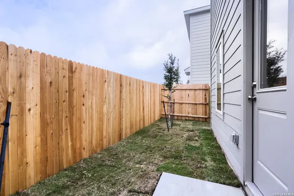 $1,700 | 11938 Spiderwort Ridge, Converse, TX 78109