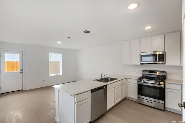 $1,700 | 11938 Spiderwort Ridge, Converse, TX 78109