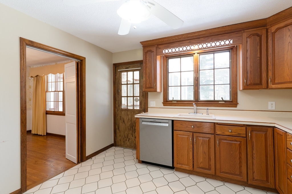 58 Shattuck Road Sturbridge, MA 01566 - Photo 13 of 41
