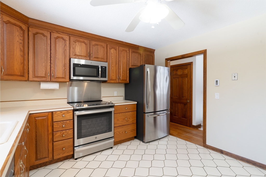 58 Shattuck Road Sturbridge, MA 01566 - Photo 14 of 41