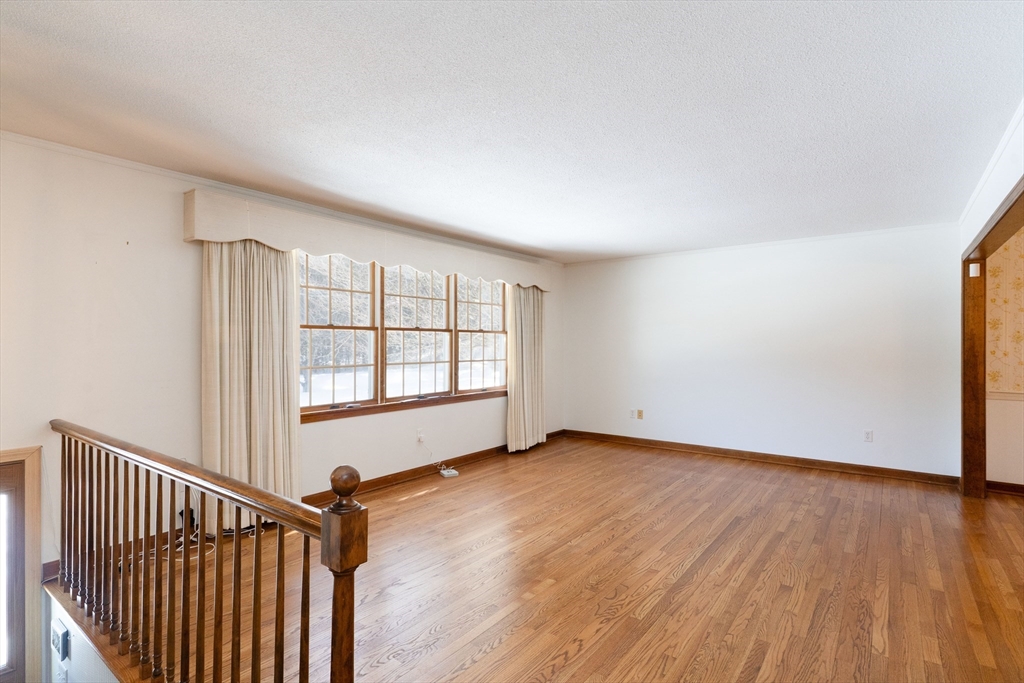 58 Shattuck Road Sturbridge, MA 01566 - Photo 5 of 41