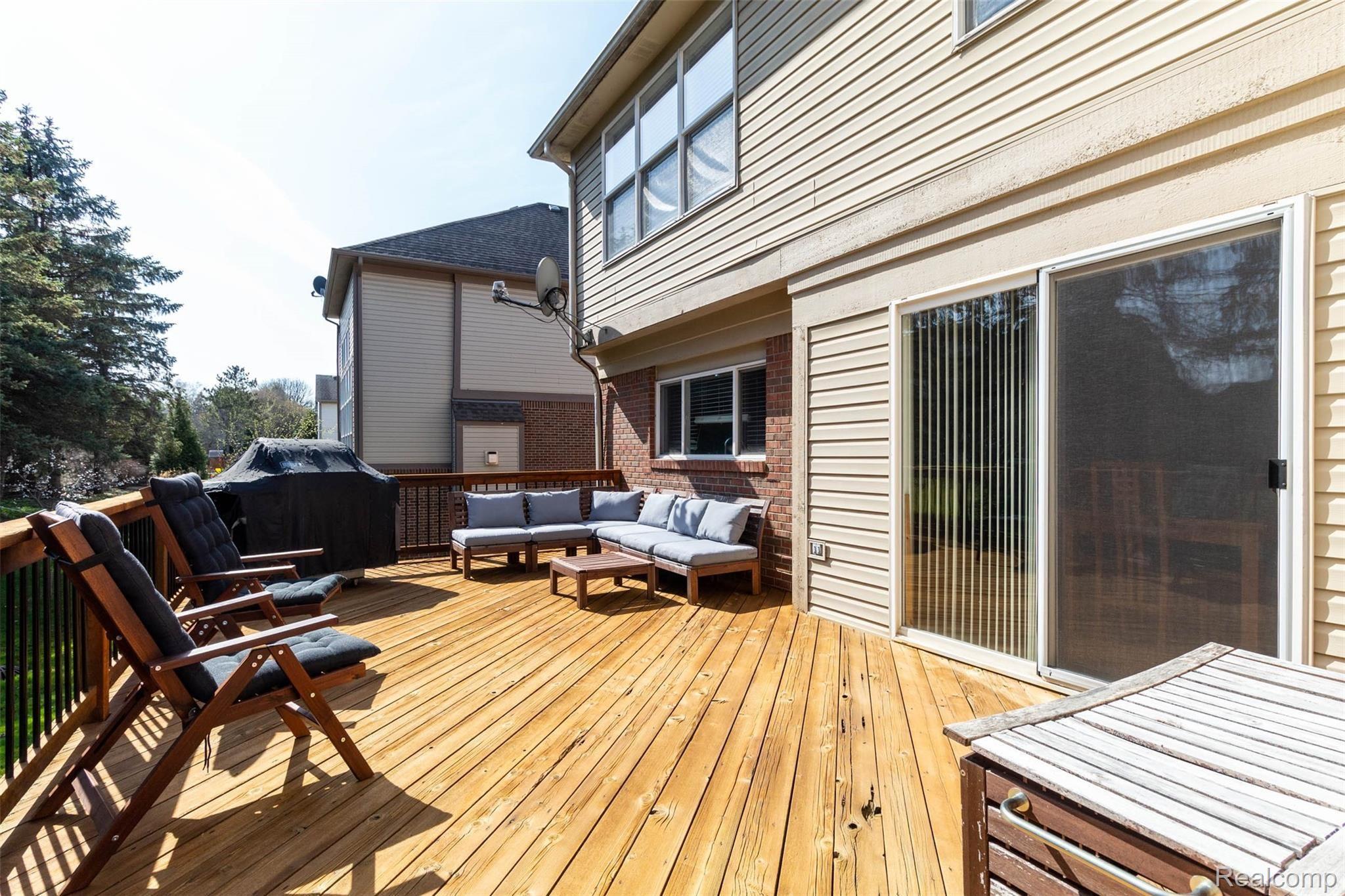 2487 Jackson Drive Rochester, MI 48309 - Photo 40 of 41 yard (4).jpg