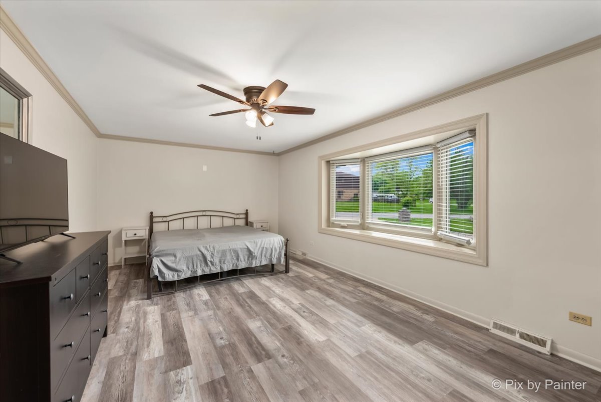 1430 Blackhawk Drive Schaumburg, IL 60193 - Photo 11 of 34