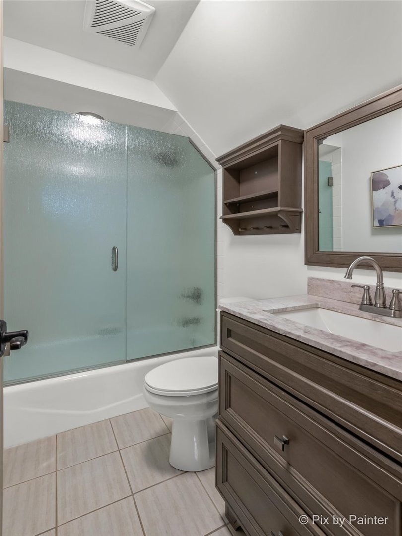 1430 Blackhawk Drive Schaumburg, IL 60193 - Photo 13 of 34