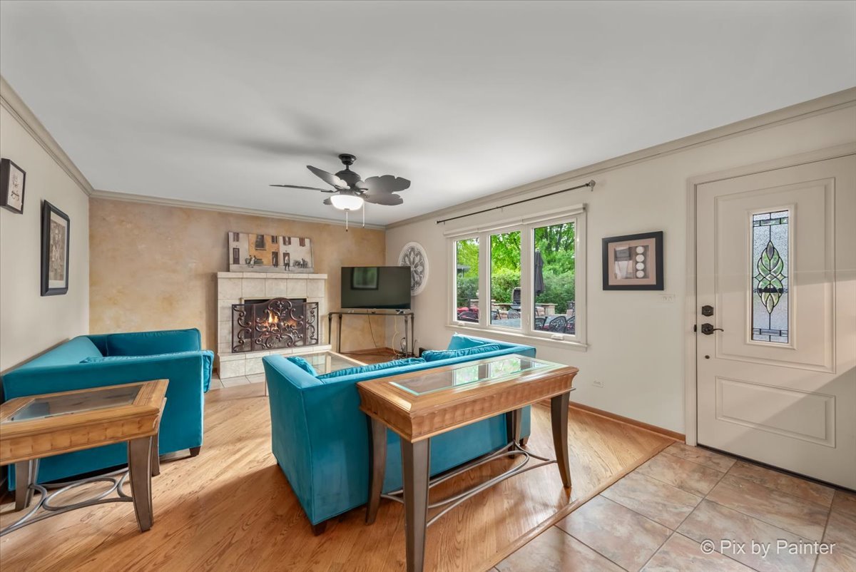 1430 Blackhawk Drive Schaumburg, IL 60193 - Photo 9 of 34