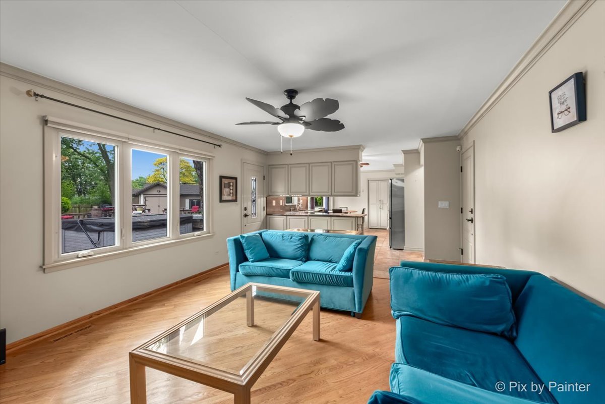 1430 Blackhawk Drive Schaumburg, IL 60193 - Photo 10 of 34