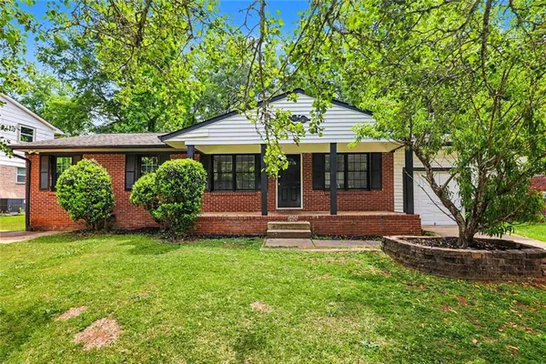 a view of a house with backyard and porch